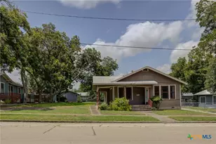 262 Clemens Ave, New Braunfels, TX 78130 - Photo 2