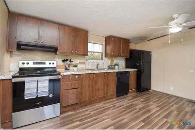 413 West Oaks Drive, Victoria, TX 77905 - Photo 14