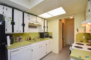 1805 Rosemary Ave, Victoria, TX 77901 - Photo 4