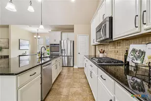 527 Pecan Forest, New Braunfels, TX 78130 - Photo 6