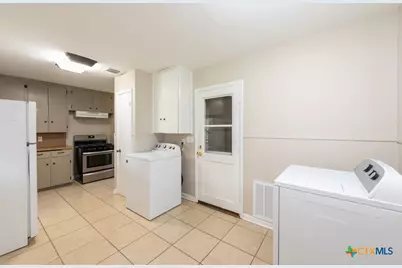 126 Bellaire Street, Luling, TX 78648 - Photo 8