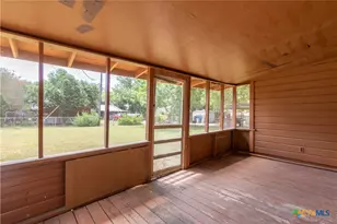 126 Bellaire St, Luling, TX 78648 - Photo 18