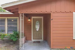 126 Bellaire St, Luling, TX 78648 - Photo 2
