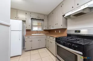 126 Bellaire St, Luling, TX 78648 - Photo 6