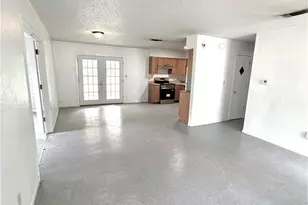 408 N Spring St, Lampasas, TX 76550 - Photo 8