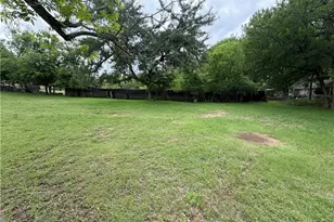 408 N Spring St, Lampasas, TX 76550 - Photo 30