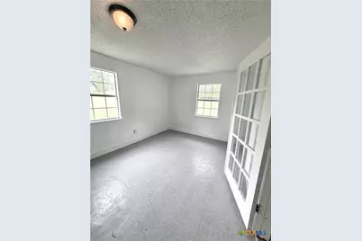 408 N Spring Street, Lampasas, TX 76550 - Photo 12