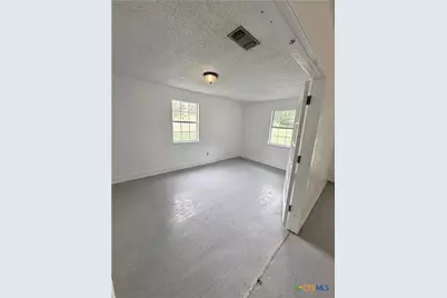 408 N Spring Street, Lampasas, TX 76550 - Photo 12