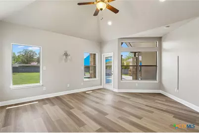 107 Oakview Drive, Floresville, TX 78114 - Photo 22