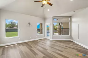 107 Oakview Dr, Floresville, TX 78114 - Photo 22