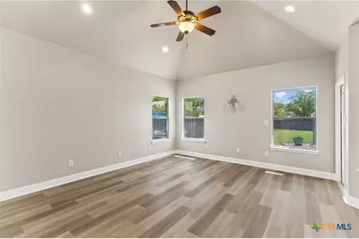 107 Oakview Drive, Floresville, TX 78114 - Photo 20