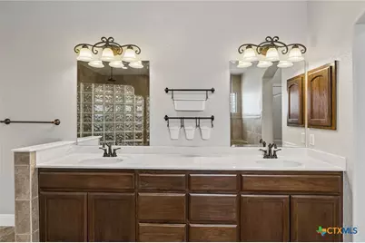 107 Oakview Drive, Floresville, TX 78114 - Photo 24