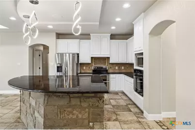 107 Oakview Drive, Floresville, TX 78114 - Photo 14