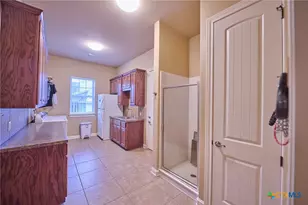2205 Sunrise Dr, Belton, TX 76513 - Photo 18