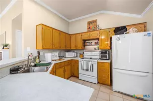 305 W Blancas Dr, Copperas Cove, TX 76522 - Photo 6