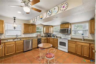 723 E Zipp Road, New Braunfels, TX 78130 - Photo 14