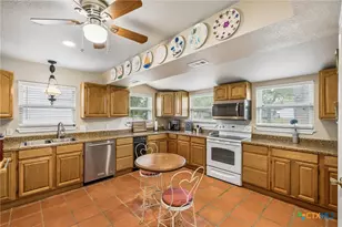 723 E Zipp Rd, New Braunfels, TX 78130 - Photo 14