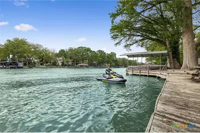 723 E Zipp Road, New Braunfels, TX 78130 - Photo 2