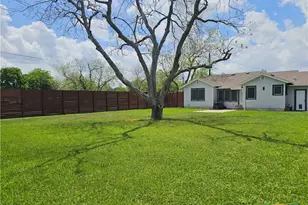 2002 N Wheeler St, Victoria, TX 77901 - Photo 6