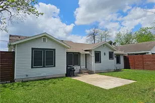 2002 N Wheeler St, Victoria, TX 77901 - Photo 8
