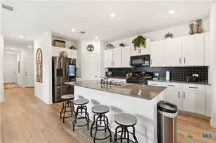 304 Sonterra Dr, San Marcos, TX 78666 - Photo 2