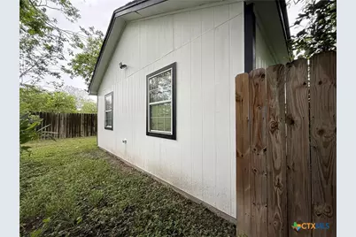 223 N Benavides Street #B, Port Lavaca, TX 77979 - Photo 4