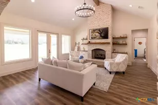 187 Mustang Vly Dr, Victoria, TX 77905 - Photo 12
