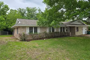 2512 Lowrey Dr, Gatesville, TX 76528 - Photo 2
