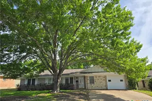 2512 Lowrey Dr, Gatesville, TX 76528 - Photo 1