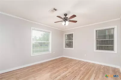902 N 8th Street, Temple, TX 76501 - Photo 10