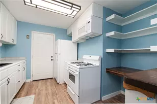 902 N 8th St, Temple, TX 76501 - Photo 2