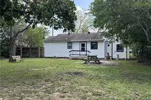 2006 Meadowlane St, Victoria, TX 77901 - Photo 14