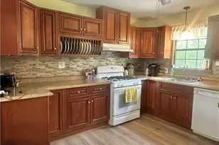 2006 Meadowlane St, Victoria, TX 77901 - Photo 4