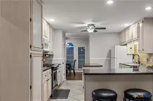 307 Cherrystone Cir, Victoria, TX 77904 - Photo 10