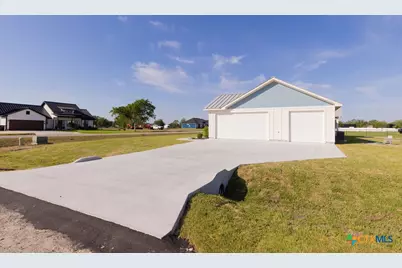 297 Honeycomb, Victoria, TX 77904 - Photo 34