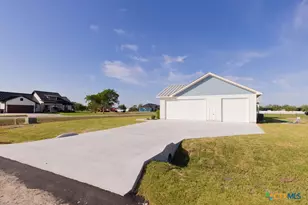 297 Honeycomb, Victoria, TX 77904 - Photo 34