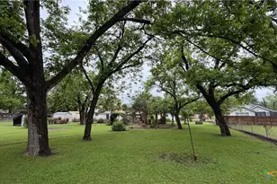 701 East 10th, Cameron, TX 76520 - Photo 14