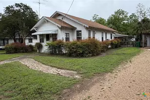 701 East 10th, Cameron, TX 76520 - Photo 2