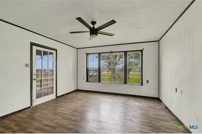 517 Center St, Marion, TX 78124 - Photo 4