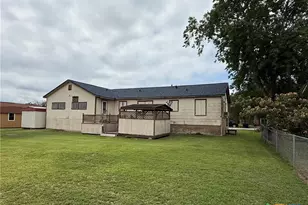 105 Sanders St, Palacios, TX 77465 - Photo 4