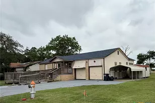 105 Sanders St, Palacios, TX 77465 - Photo 1