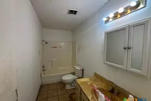 122 Rosa St, Edna, TX 77957 - Photo 14