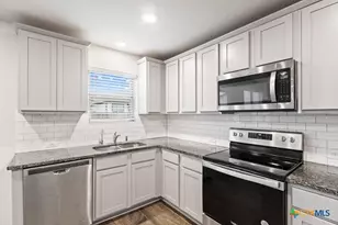 2432 Ayers Dr, Seguin, TX 78155 - Photo 10