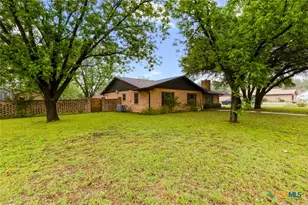 401 Evergreen Dr, Harker Heights, TX 76548 - Photo 2
