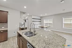 2057 Meadow Pipit, New Braunfels, TX 78130 - Photo 6