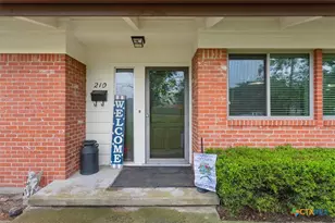 210 E Leon St, Gatesville, TX 76528 - Photo 6