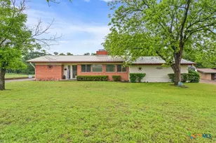 210 E Leon St, Gatesville, TX 76528 - Photo 2