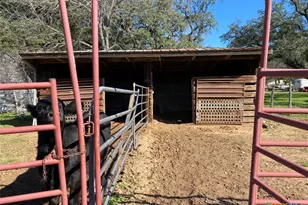 210 E Leon St, Gatesville, TX 76528 - Photo 46