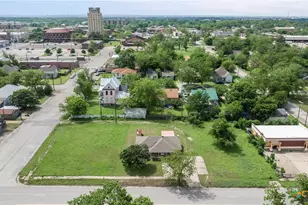 208 N 8th St, Temple, TX 76501 - Photo 12