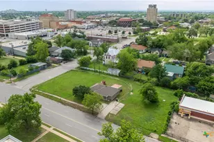 208 N 8th St, Temple, TX 76501 - Photo 2
